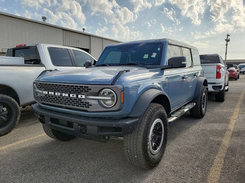 Used 2025 Ford Bronco Badlands AWD/4WD image 2