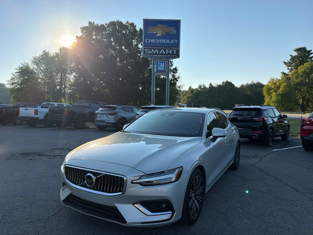 Used 2020 Volvo S60 T5 Inscription FWD image 1