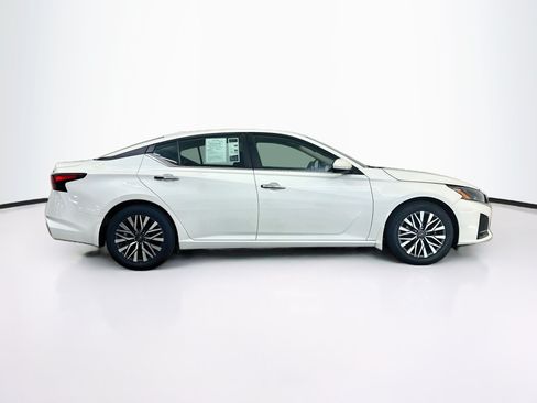 Used 2023 Nissan Altima 2.5 SV FWD image 10