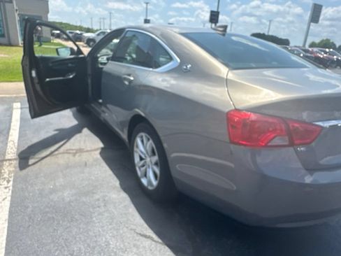 Used 2019 Chevrolet Impala LT FWD image 5