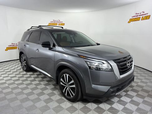 Used 2024 Nissan Pathfinder Platinum FWD image 8