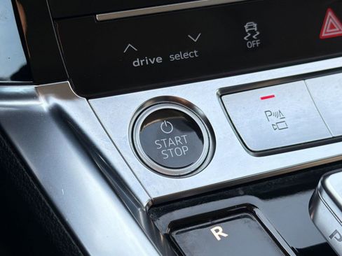 Used 2023 Audi e-tron Premium Plus w/ Premium Plus Package image 18