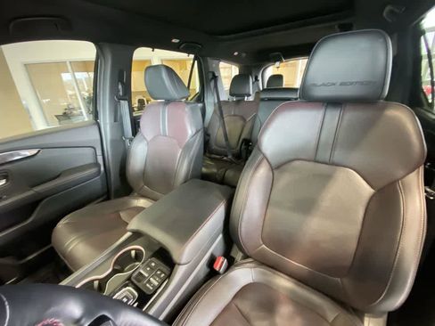 Used 2025 Honda Pilot Black Edition image 14