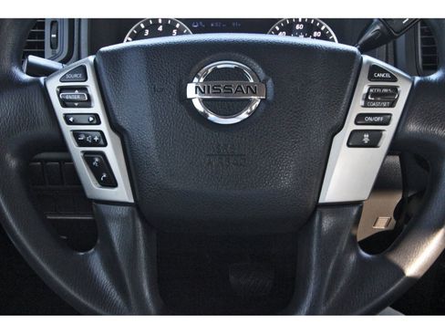 Used 2022 Nissan Titan SV AWD/4WD image 17