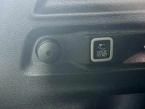 Used 2023 Jeep Grand Cherokee L Limited image 32