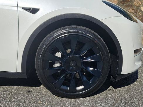 Used 2022 Tesla Model Y Long Range AWD/4WD image 17