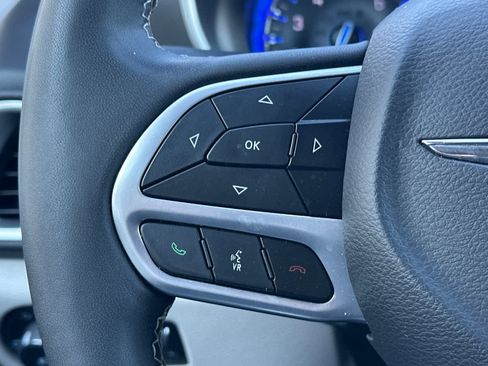 Used 2024 Chrysler Pacifica Touring-L FWD image 27