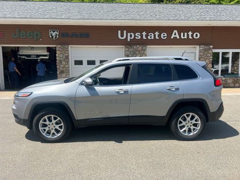 Used 2014 Jeep Cherokee Latitude w/ Comfort/Convenience Group AWD/4WD image 8