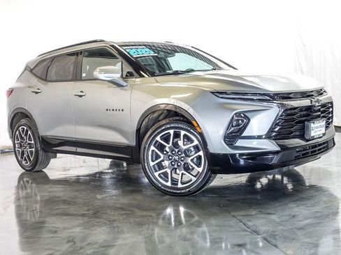 Certified 2025 Chevrolet Blazer RS image 2