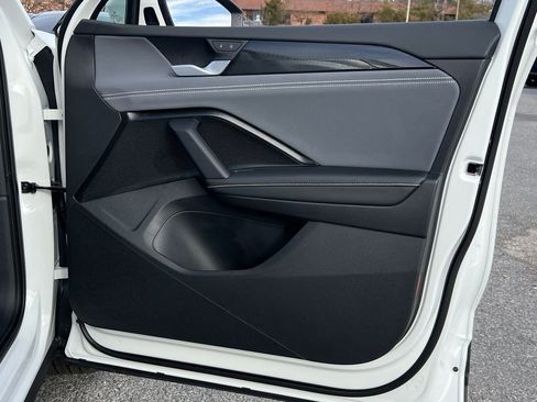 New 2026 Volkswagen Tiguan SE image 9