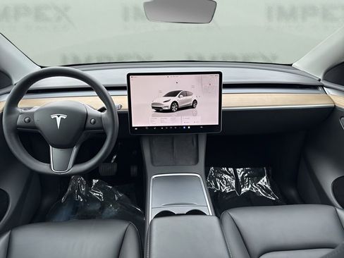 Used 2022 Tesla Model Y Long Range image 14