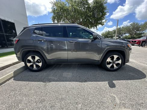 Used 2020 Jeep Compass Latitude FWD image 10