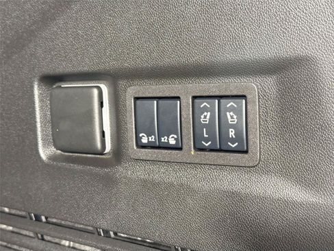 Used 2024 Chevrolet Tahoe High Country AWD/4WD image 39