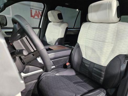 Used 2025 Toyota Sequoia Capstone image 24