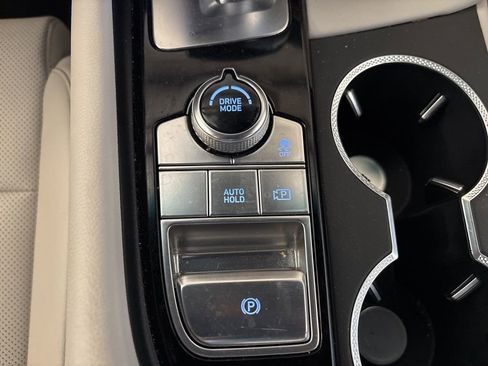 Used 2025 Genesis G70 2.5T RWD image 35