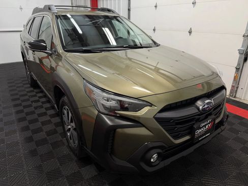 Used 2024 Subaru Outback Premium AWD/4WD image 6