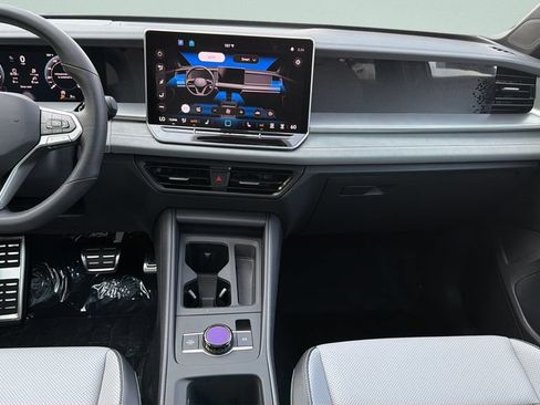 New 2026 Volkswagen Tiguan SE R-Line FWD image 17