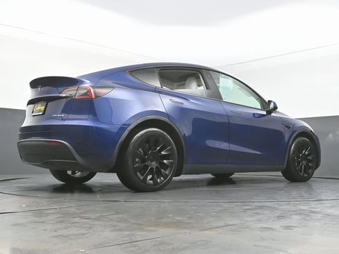 Used 2021 Tesla Model Y Long Range image 43