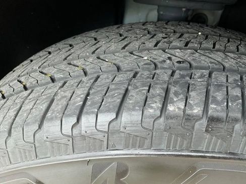 Used 2023 Chevrolet Traverse LT FWD image 12