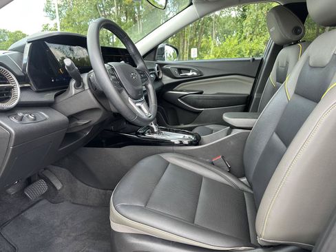 Used 2025 Chevrolet Trax ACTIV w/ Sunroof Package FWD image 13