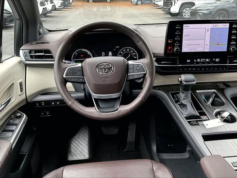Certified 2024 Toyota Sienna Platinum image 6