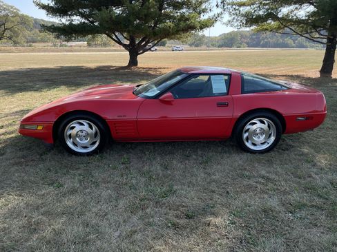 Used 1994 Chevrolet Corvette Coupe image 2