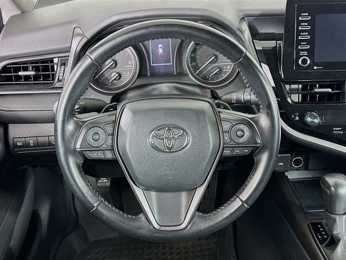 Used 2022 Toyota Camry SE image 18