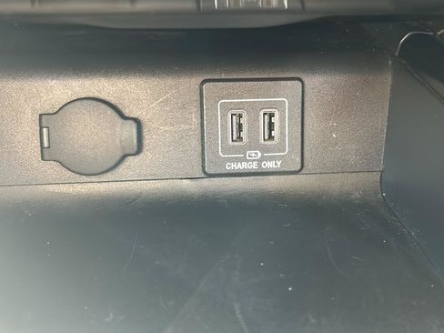 Used 2018 Nissan Pathfinder SV AWD/4WD image 23