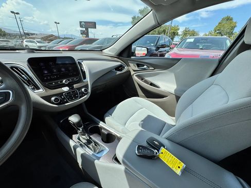 Used 2021 Chevrolet Malibu LT image 19