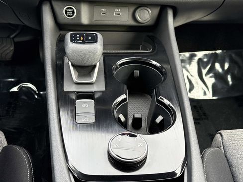 Used 2023 Nissan Rogue SV image 6