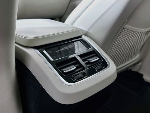 Used 2023 Volvo XC90 B6 Plus w/ Protection Package AWD/4WD image 28