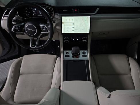 Used 2023 Jaguar F-PACE R-Dynamic S image 4