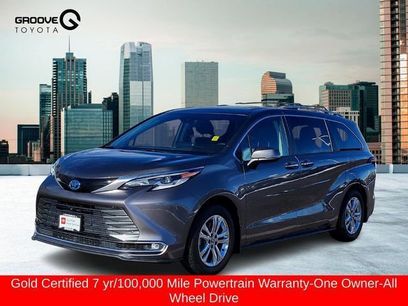 Used 2022 Toyota Sienna Platinum