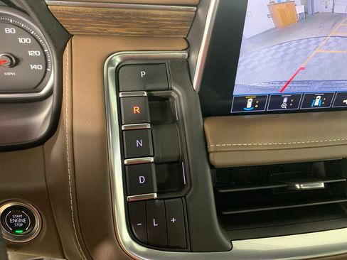 Used 2021 Chevrolet Tahoe High Country w/ Premium Package image 25