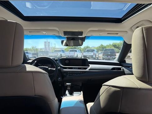 Used 2019 Lexus ES 300h w/ Accessory Package 2 FWD image 9