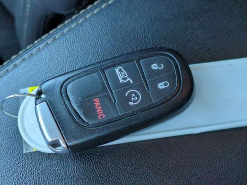 Used 2016 Jeep Cherokee Latitude w/ Comfort & Convenience Group AWD/4WD image 36