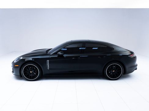 Used 2022 Porsche Panamera Platinum Edition image 2