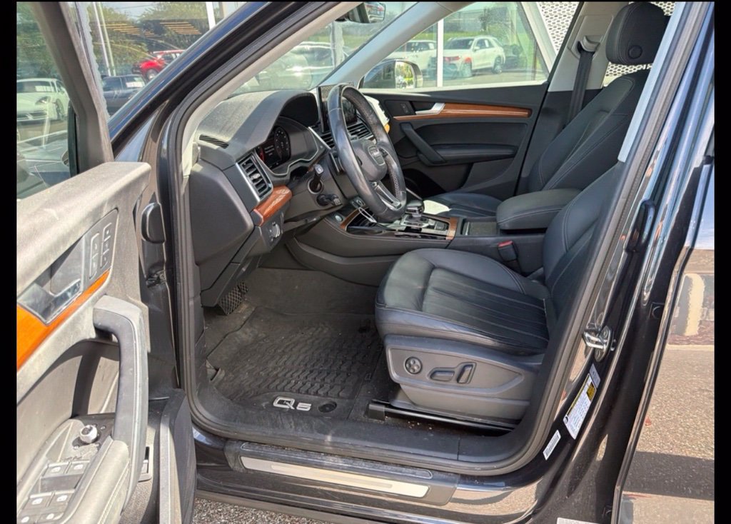 Used 2021 Audi Q5 2.0T Premium Plus w/ Premium Plus Package AWD/4WD image 7