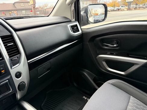 Used 2021 Nissan Titan SV w/ SV Convenience Package image 27