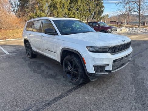 Certified 2025 Jeep Grand Cherokee L Limited w/ Black Appearance Package image 7