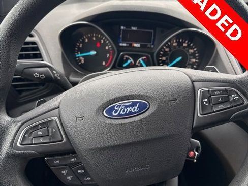 Used 2017 Ford Escape SE w/ SE Cold Weather Package image 3