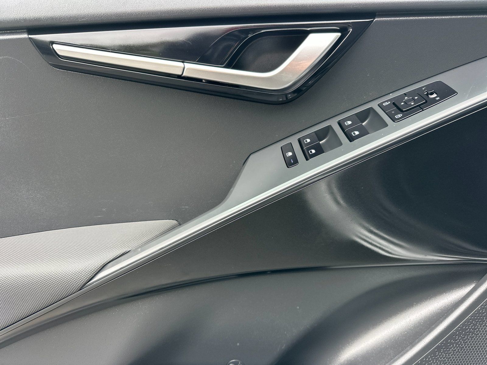 Used 2025 Kia Niro LX FWD image 10