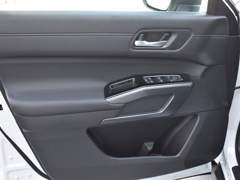New 2026 Nissan Pathfinder SL FWD image 24