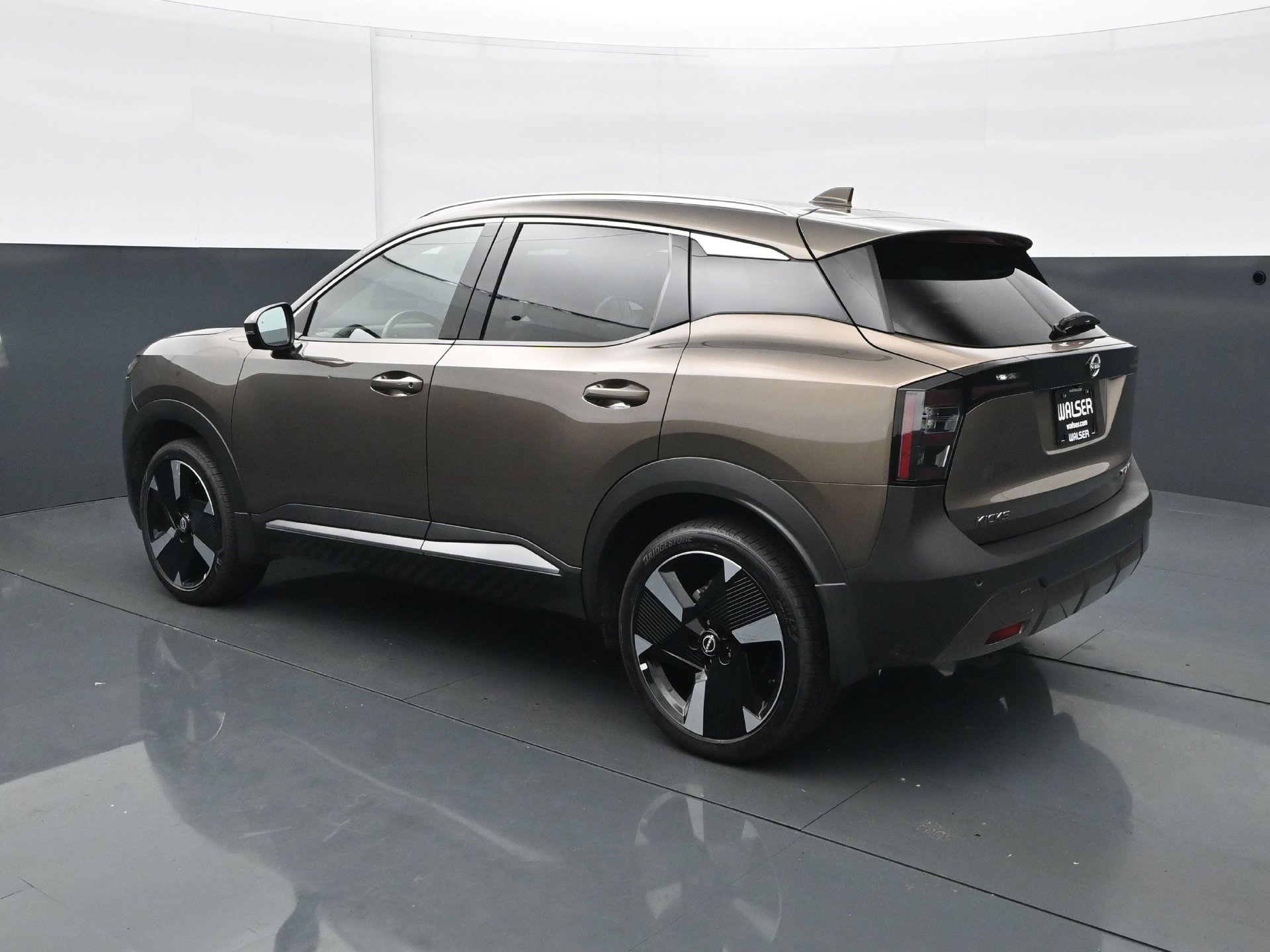 Used 2025 Nissan Kicks SR w/ SR Premium Package AWD/4WD image 4