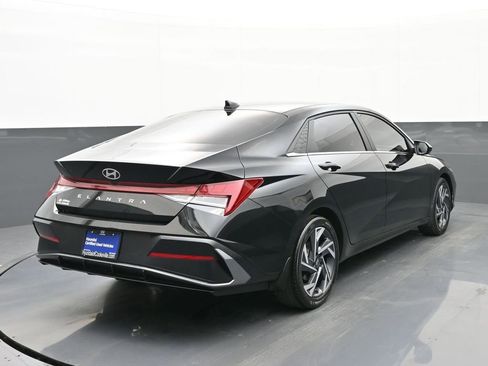Used 2024 Hyundai Elantra SEL w/ Convenience Package image 4