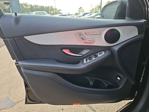 Used 2022 Mercedes-Benz GLC 300 image 31