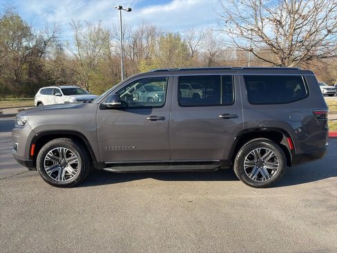 Used 2024 Jeep Wagoneer Series II w/ Flexible Seating Group image 4