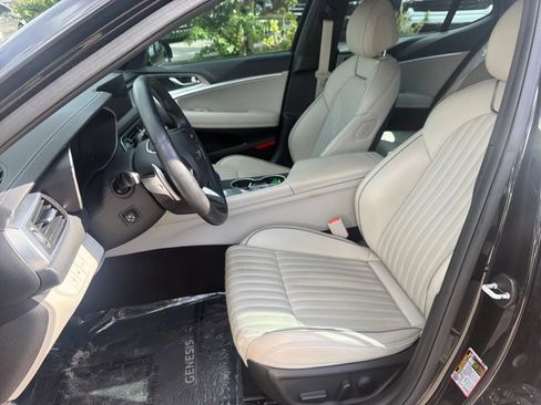 Used 2023 Genesis G70 3.3T RWD image 10