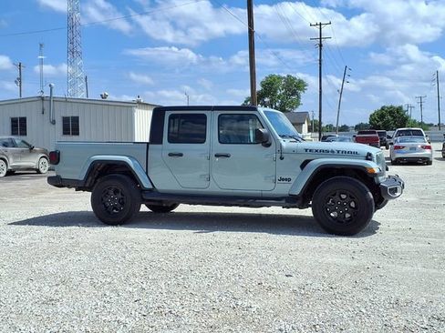 Used 2023 Jeep Gladiator Sport AWD/4WD image 22