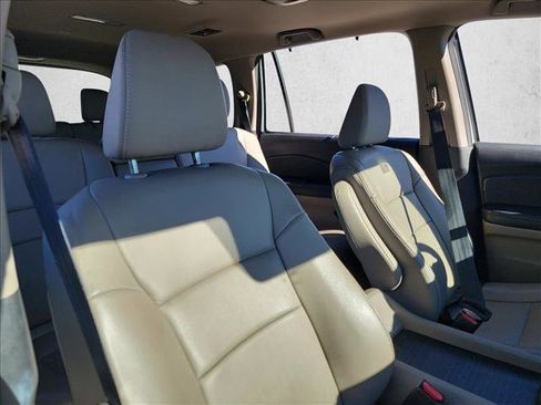 Used 2018 Honda Pilot Touring image 16